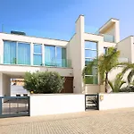 Villa Sunrise Glory - 150M From Trinity Beach