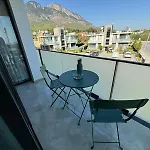 Penthouse In Lapta, A Cozy Coastal Retreat