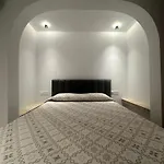 Royal Sunset Studios & Apartments
