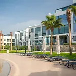 Homely 2-Bedroom Apartment With Garden And Sea View