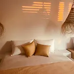 Sunset Deluxe Villa And Studios