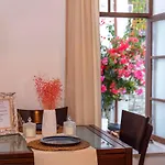 Kozakos Luxury House