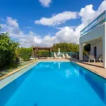 Villa Apollonas