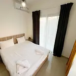 Quitet Two Bedroom Apartment With Private Garden Lukomorye D2