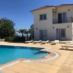 Villa Green Palace, Private Pool, Sea Mountain Views , Spacious Beautiful