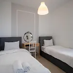 Deluxe Two Bedroom Apartment In Caesar Resort & Spa, Long Beach