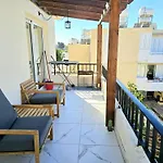 Newly Renovated 2 Bedroom Apartment With Pool & Seaview