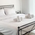 Newly Renovated 2 Bedroom Apartment With Pool & Seaview