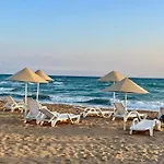 Blue Retreat Suites By The Sea