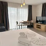 Four Seasons Life Official