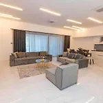 Luxury 3-Bed Apt With Private Pool & Sea Views In Central Kyrenia
