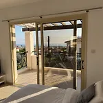 Bright Studio, Sea View, Pool Access And Free Parking