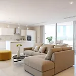 Seaview Luxury Villa Jacuzzi & Pool! 2 Min Beach
