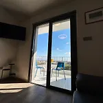 The A-Line Seaview Malama Apartment With Pool, Tennis Court & Gym