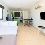 Sea View Apt*Spacious Balcony*200M To The Beach