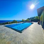 4-Bedroom Villa With Amazing Views