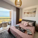 Tranquil Suites By The Sea