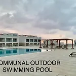 Sea And Mountain Views Penthouse Studio With Access To Spa Facilities