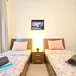Css Calm Smart Superior 2Bd With Private Yard
