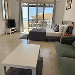 Stylish Apartment With Pool, Fast Wifi, Netflix, Perfect For Couples Or Solo Travellers