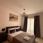Lucy\'S Holidays Apartment