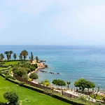Sirena Solis Villa - Elegant 5-Bedroom Sea View Retreat Near Sirena Bay