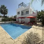 Villa Sunny Breeze In A Prime Spot Near Everything