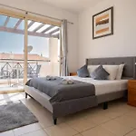 Stylish Apartment With Pool, Fast Wifi, Netflix, Perfect For Couples Or Solo Travellers