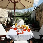 Leonidas Village Houses