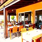 Coral Bay Apartment - Prime Tourist Location