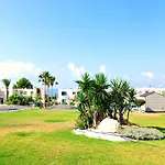 Coral Bay Apartment - Prime Tourist Location