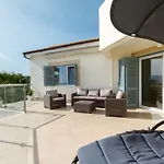 Villa Riverside