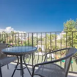 Artemisia Villa