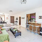 Artemisia Villa