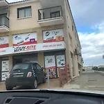 Luxury 2 Bed Apartment Next To The Beach