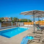Villa White Daisy