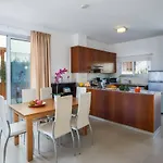 Villa White Daisy