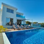 Aetopetra Villa