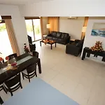 Vineland Bay Villas