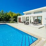 Rent Private Villa 069