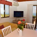 Philip\'S Holiday House