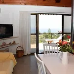 Philip\'S Holiday House