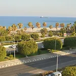Kermia Court - Beach-Front, Modern 2 Bedroom -Sleeps 6