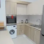 Kermia Court - Beach-Front, Modern 2 Bedroom -Sleeps 6