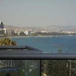Kermia Court - Beach-Front, Modern 2 Bedroom -Sleeps 6