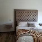 Evmelia Kakopetria Suites