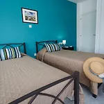 Coral Bay Sea Breeze Apartments - 3 Bedroom Apartment