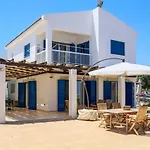 Phaedrus Living: Seaside Luxury Villa Anafi