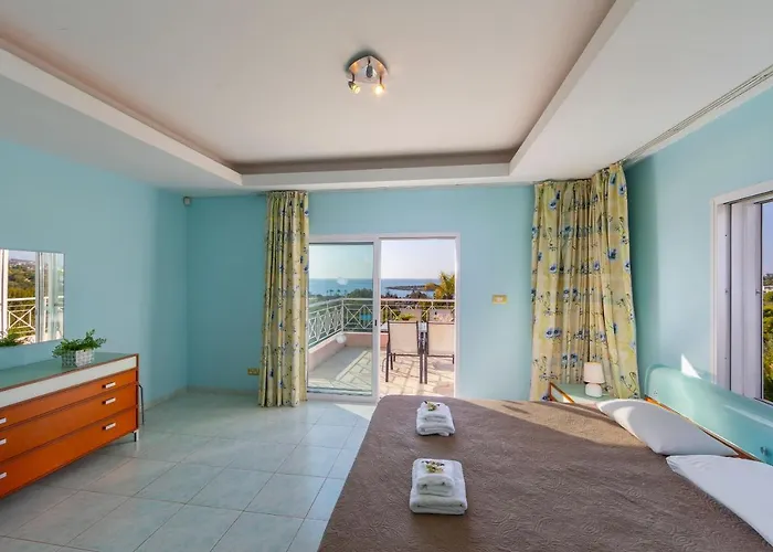 Villa Coral Bay View, Walking Distance To The Beach!