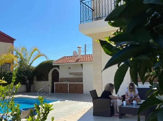 Episkopi Villa, Luxury 4 Bedroom With Pool - Limassol